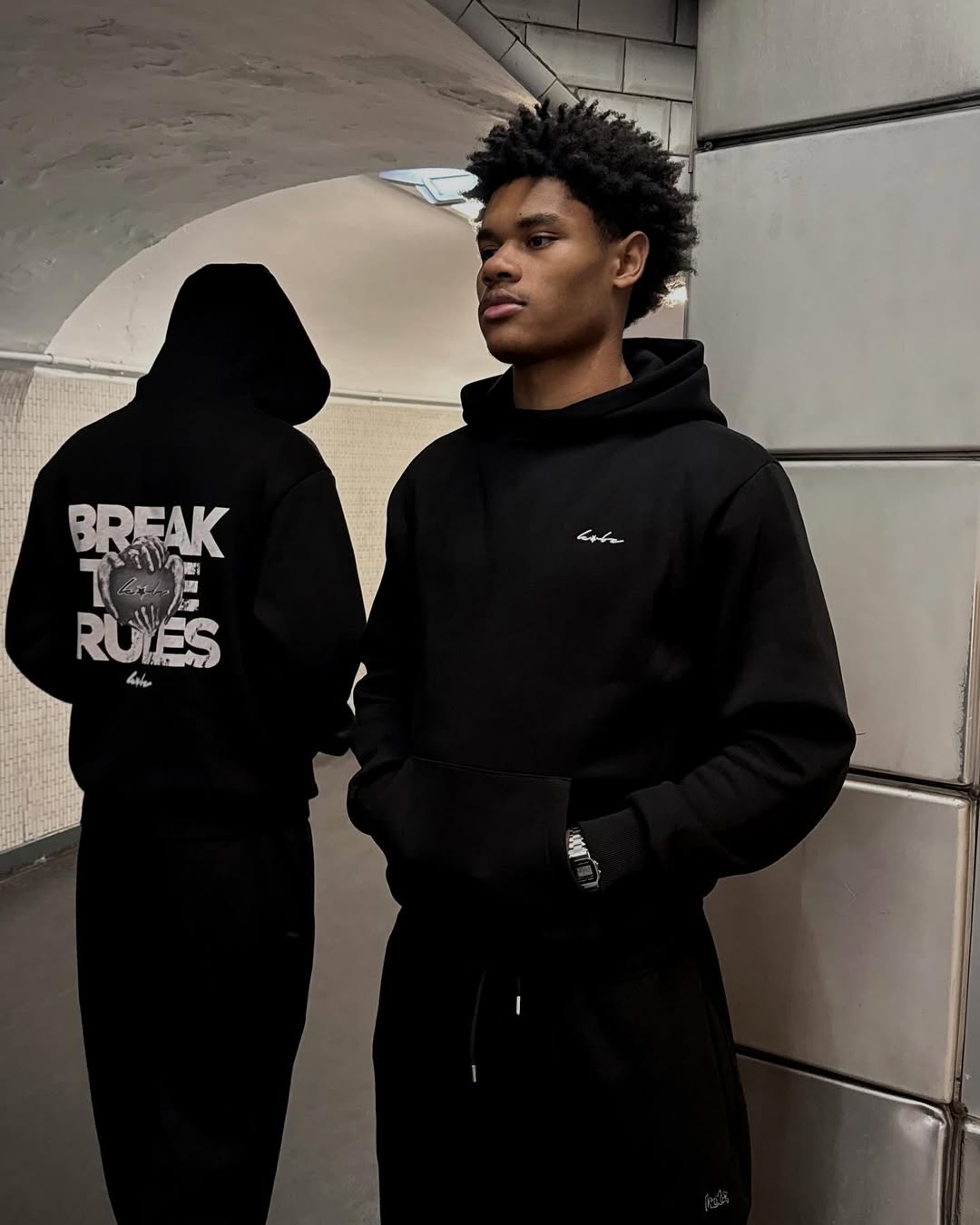 Y2K Streetwear Black Mini Logo - Streetwear Brand Logo Design reseña y precio